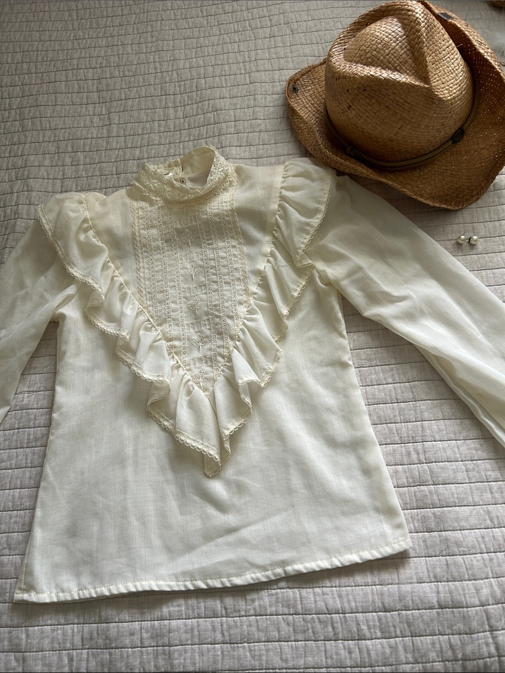 Gunnies Vtg Jessica’s SAN fran cream ruffle lace cottage blouse top XS S